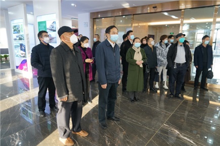 12月14日，張家界市政協(xié)黨組書(shū)記、主席歐陽(yáng)斌一行來(lái)到張家界高新區(qū)萬(wàn)眾實(shí)業(yè)集團(tuán)有限公司，宣講黨的二十大精神